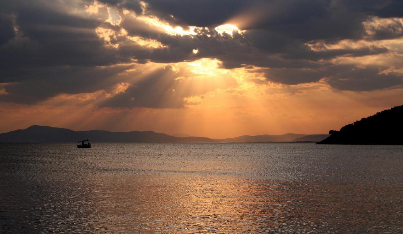 Razi Beach Lefokastro Buitenkant foto